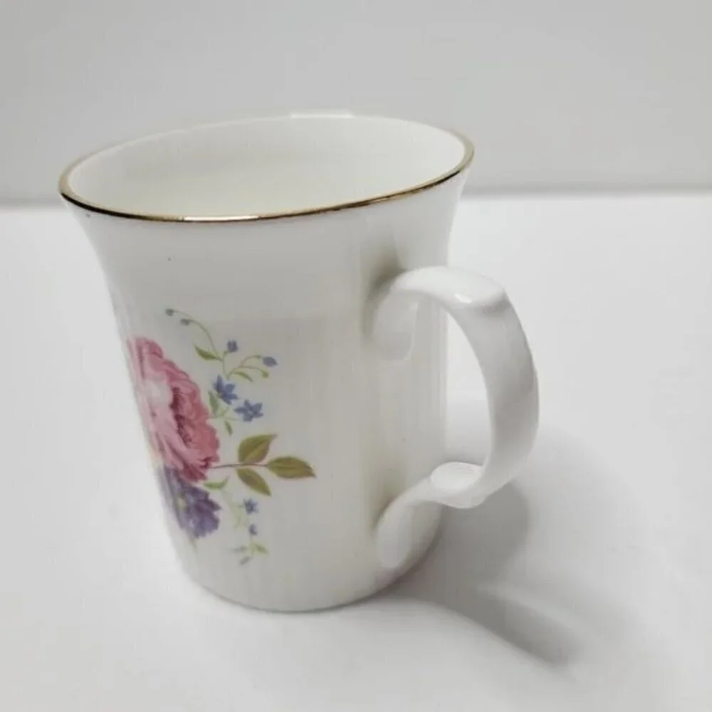 Vintage Royal Castle Fine Bone China England Pink Floral Bouquet Teacup